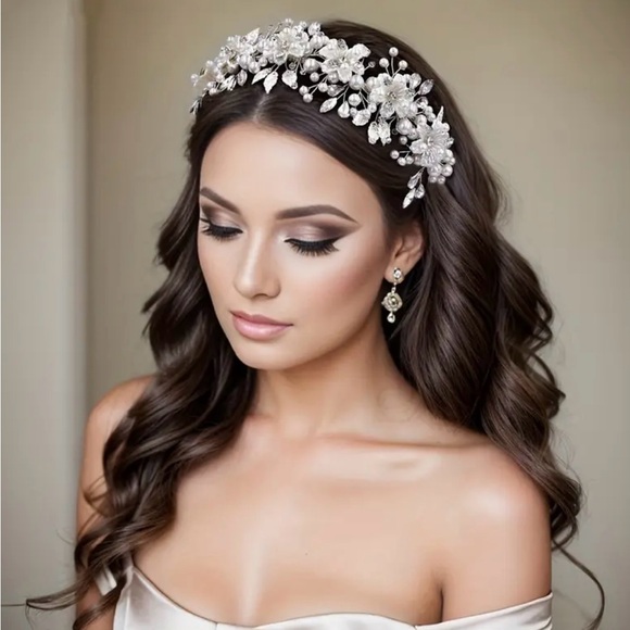 Brand New Elegant Silver Floral Bridal Headpiece